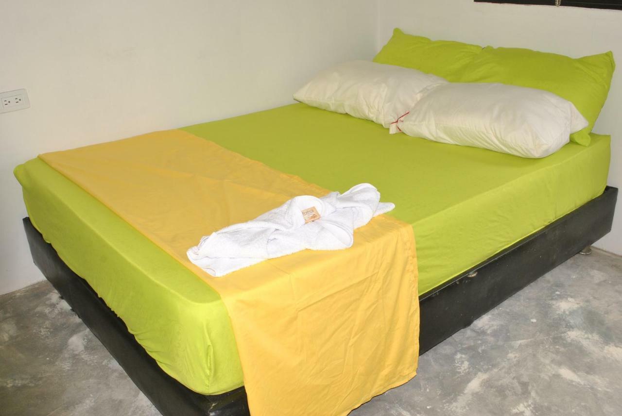 Hostal Castillo Del Mar Camarones Exterior photo
